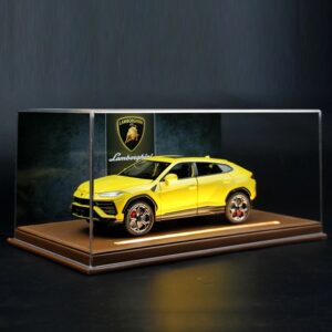 1/24 Lamborghini URUS With Lighted Leather Display Case
