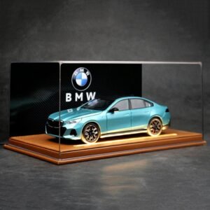 1/24 BMW I5 M60 With Lighted Leather Display Case