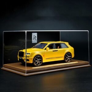 1/20 Rolls Royce Cullinan With Display Case